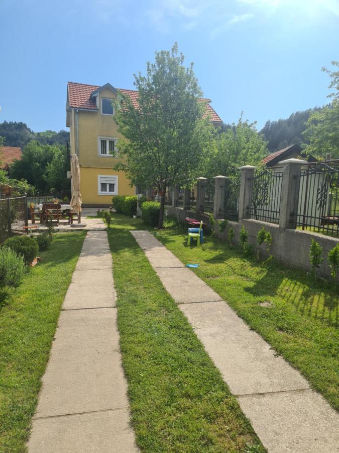 Lucic Guesthouse Cetinje Exteriér fotografie
